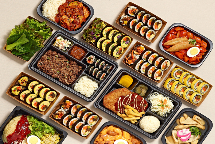 김밥을 만드는 이미지