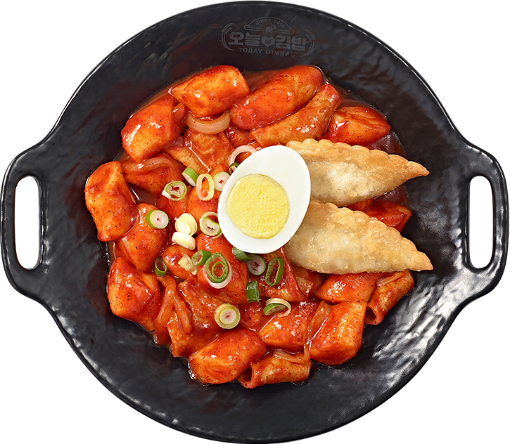 떡볶이와 튀김이 담긴 접시